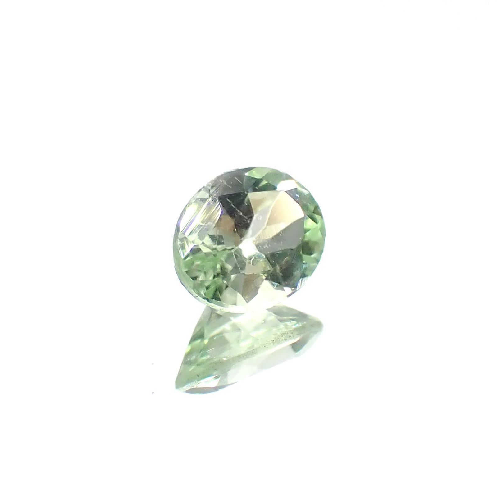ミントペリドット パキスタン/ノルウェー産 0.35ct / 5.1x4mm前後 [250730641]