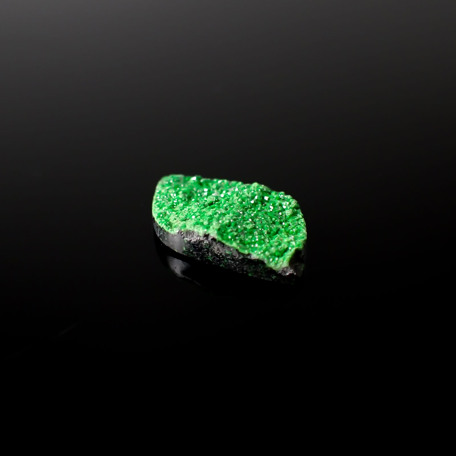 ウバロバイト 原石 ロシア産 4.80ct[240326436]17.2x9.2mm前後