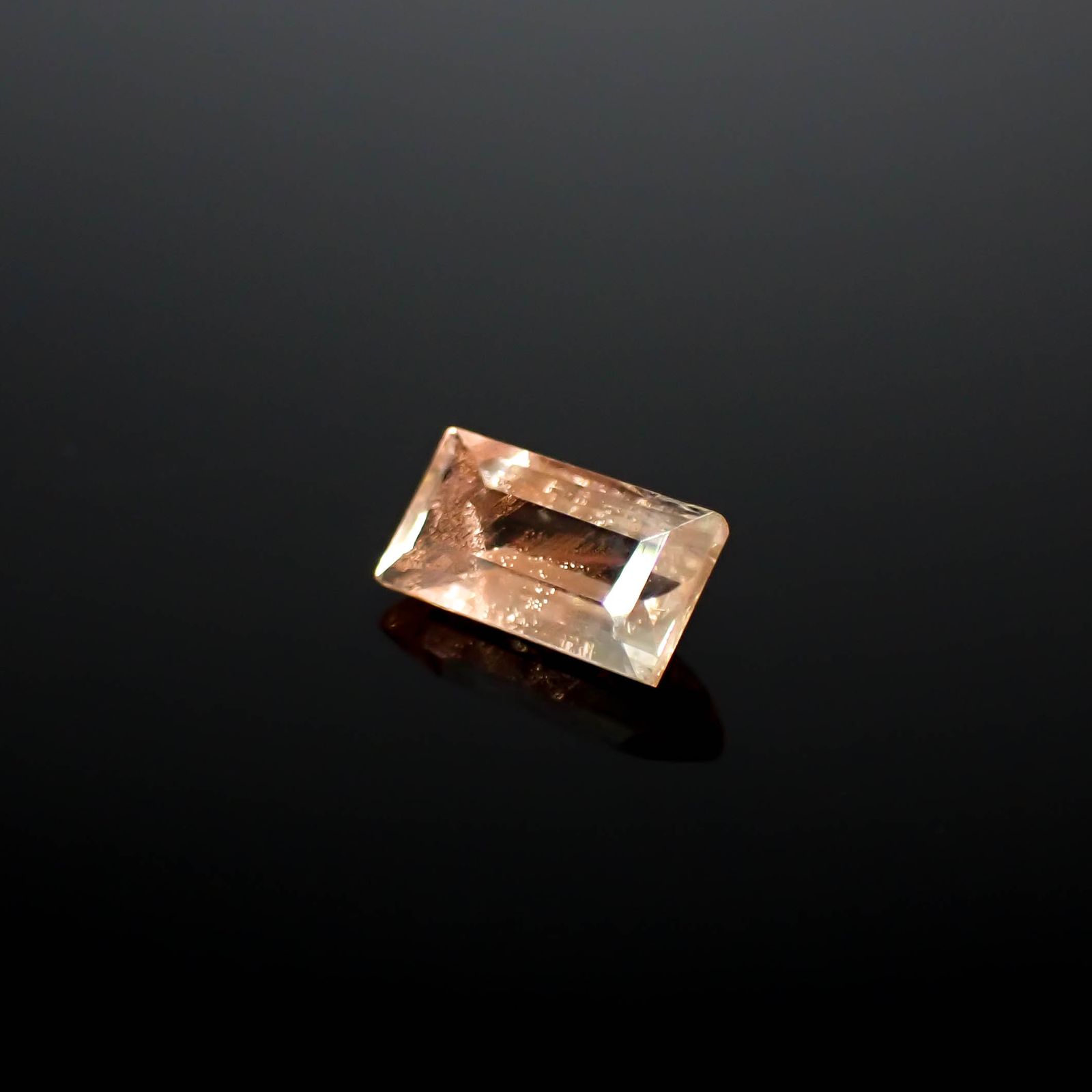 オレゴンサンストーン アメリカ・オレゴン州産 1.18ct[240627871]8.8x4.6mm前後