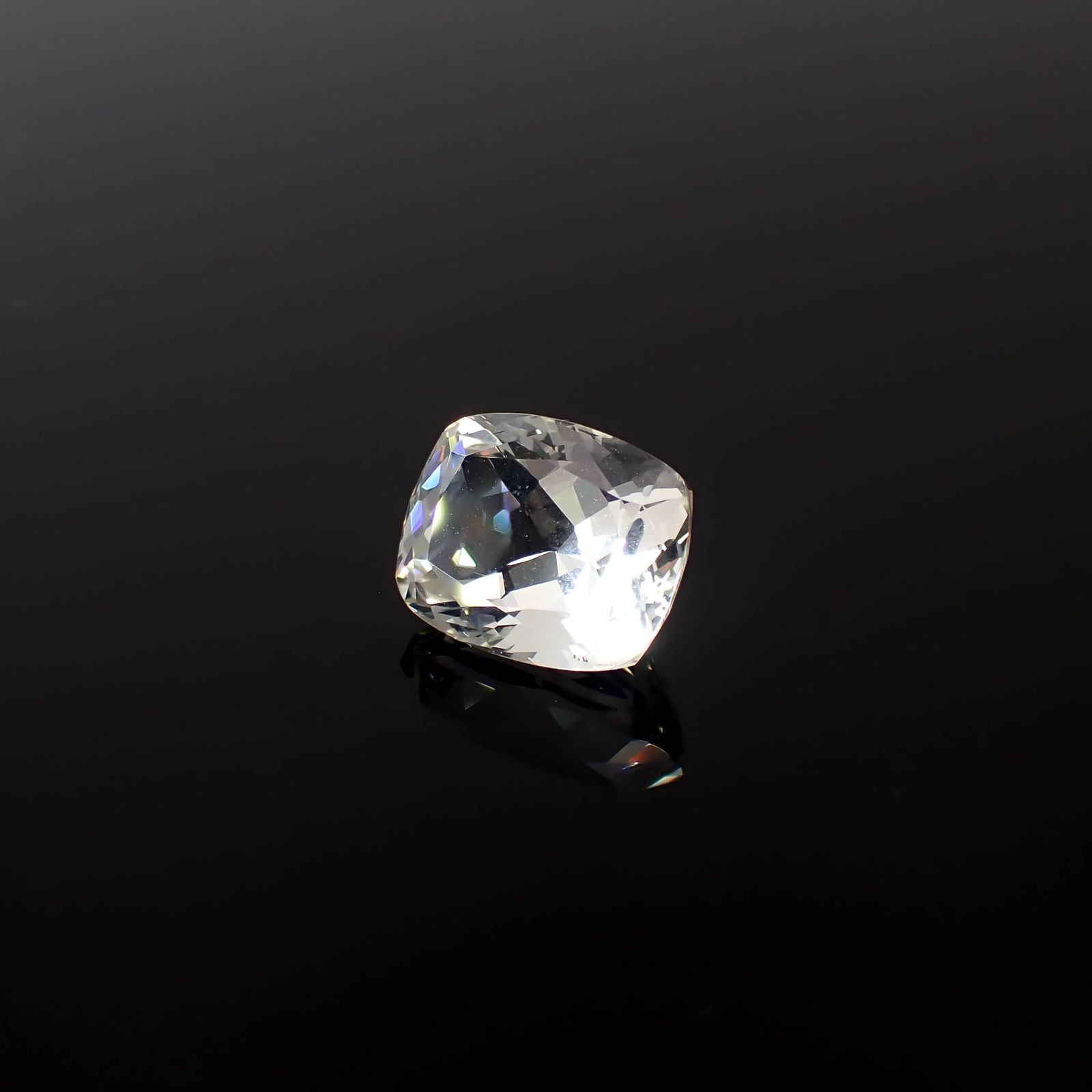 オーソクレース(宝石名ホワイト・オーソクレース)パキスタン産 3.33ct 識別済[240627998]10.3x8.2mm前後