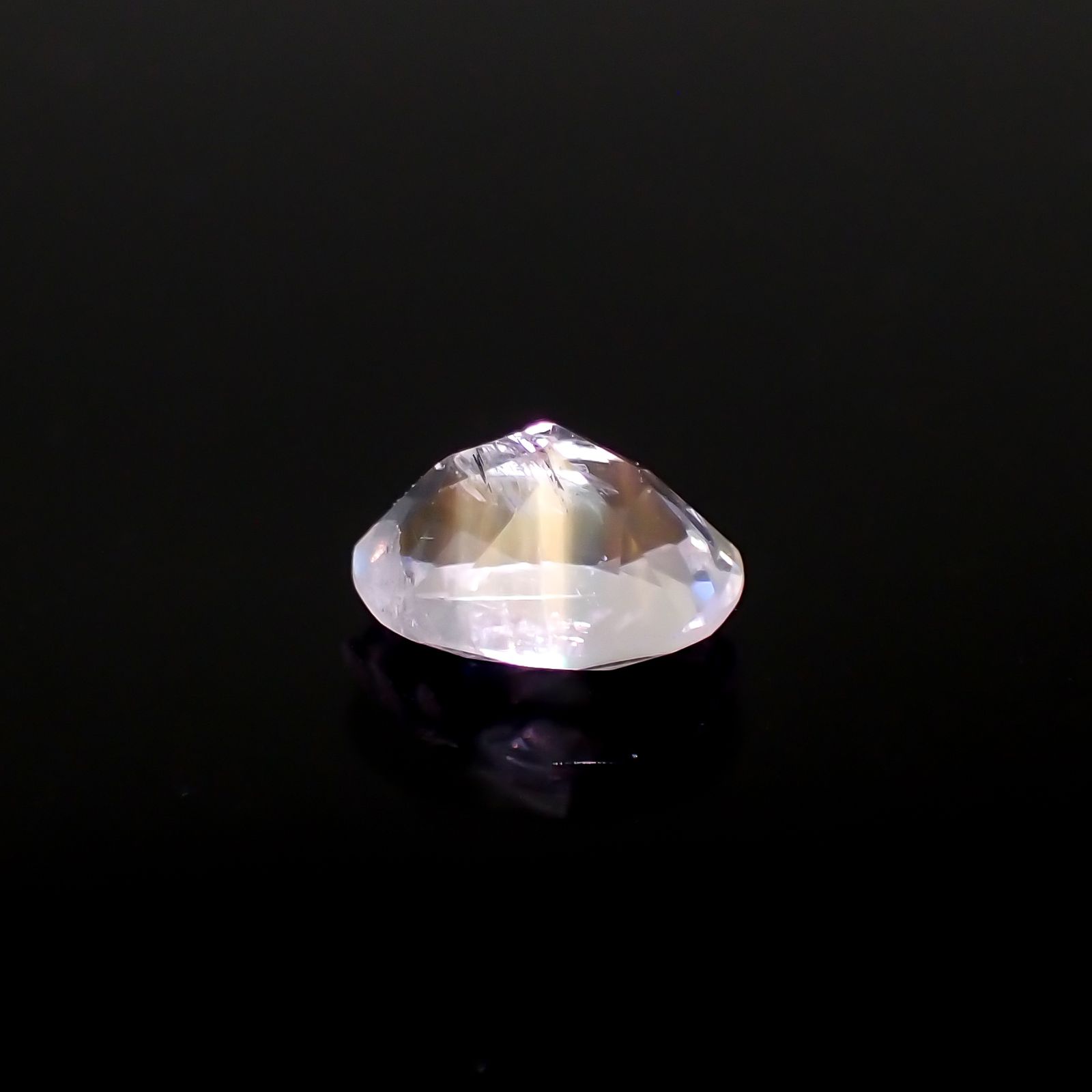 レインボームーンストーン タンザニア産 0.66ct[231023576]6.6x5.1mm前後