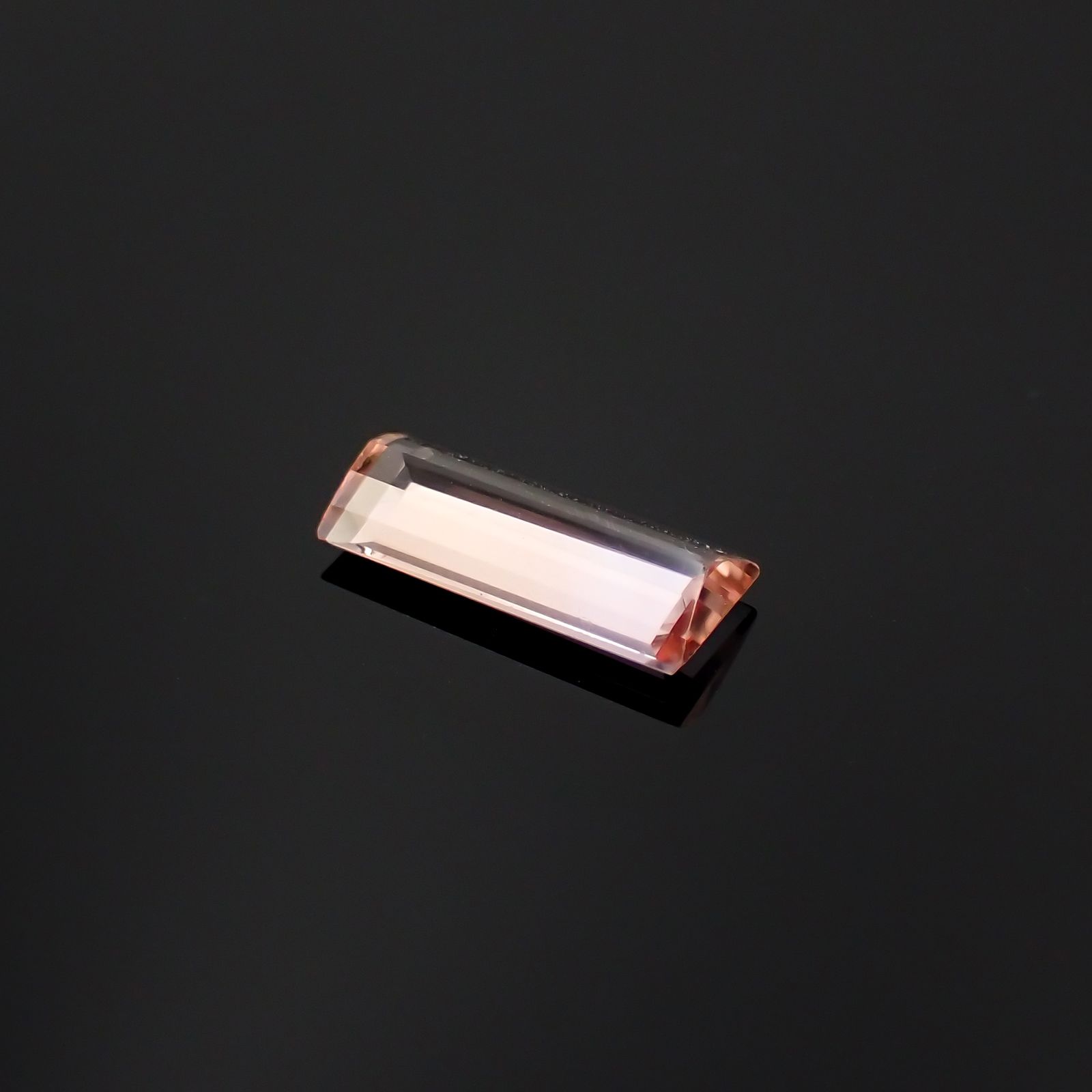 バイカラートパーズ ブラジル産 1.12ct[231023708]10.1x4.2mm前後