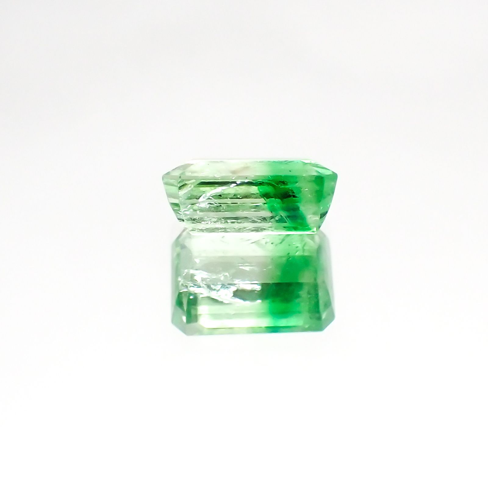 バイカラーツァボライト(宝石名グリーン グロッシュラー・ガーネット)タンザニア産 1.50ct 識別済[231124262]7.5x5.5mm前後