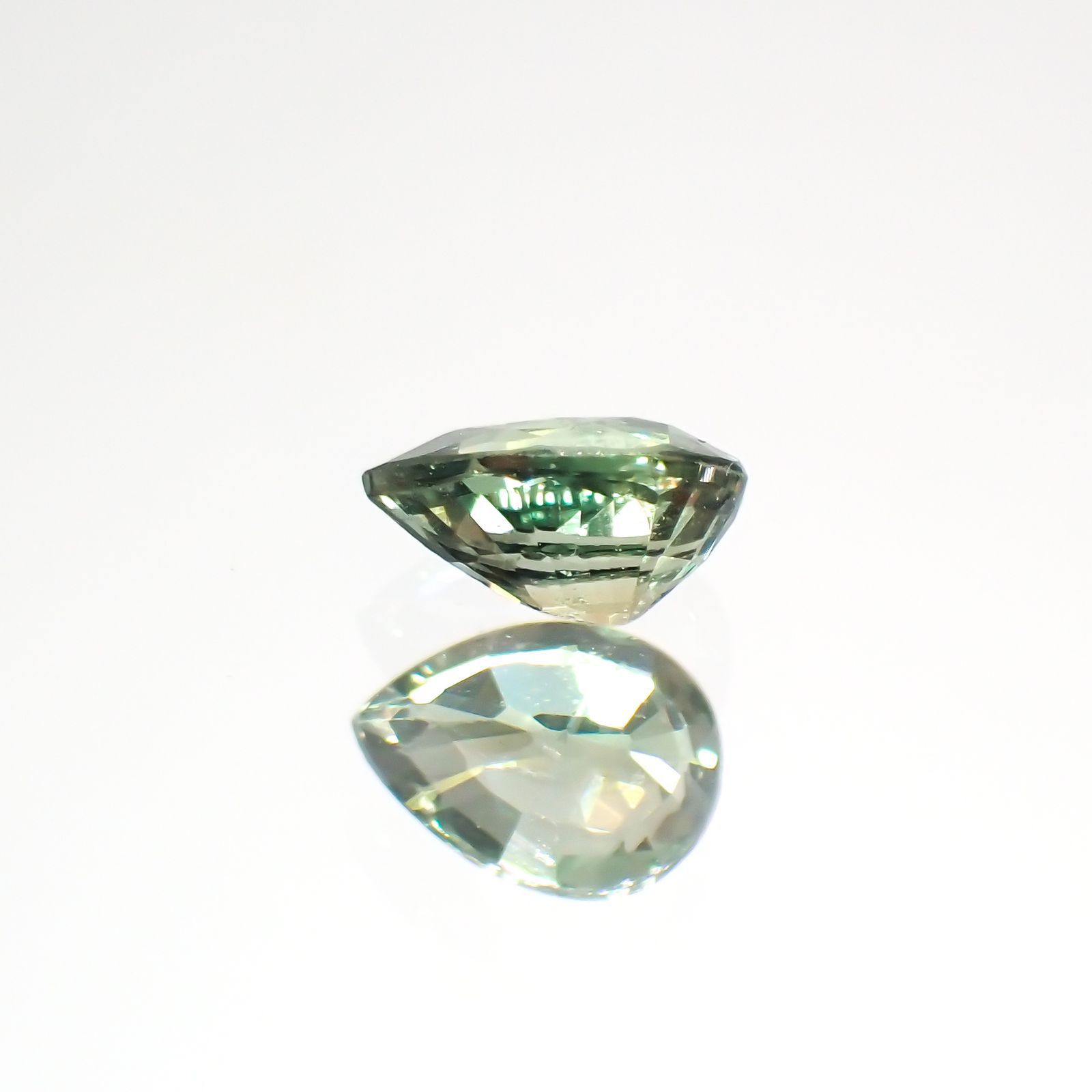 グリーンクリソベリル(宝石名クリソベリル)スリランカ/マダガスカル産 0.28ct 識別済[220114468]4.4x3.3mm前後