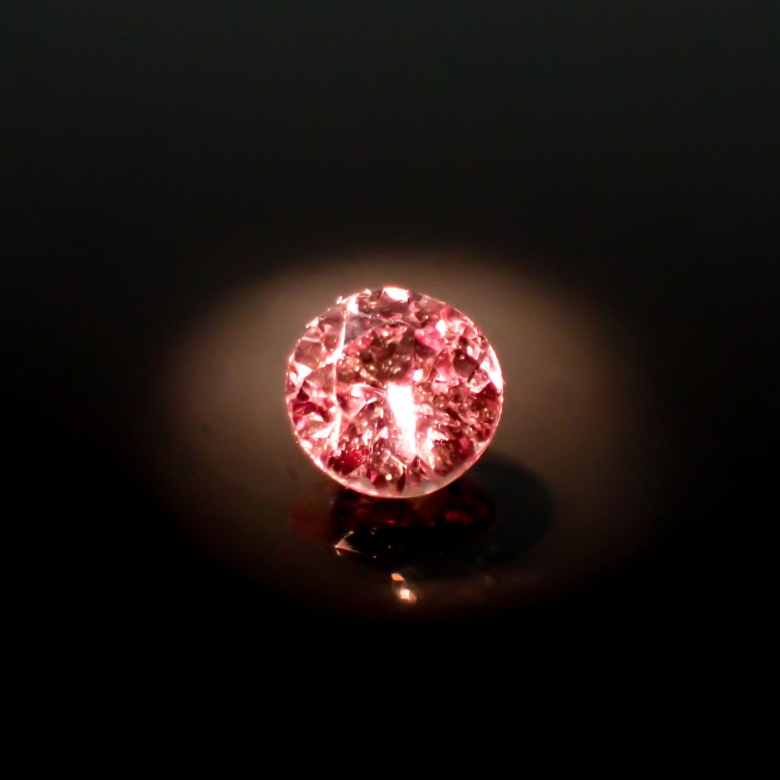 ドラゴンガーネット タンザニア産 0.32ct[241029211]3.9x3.9mm前後