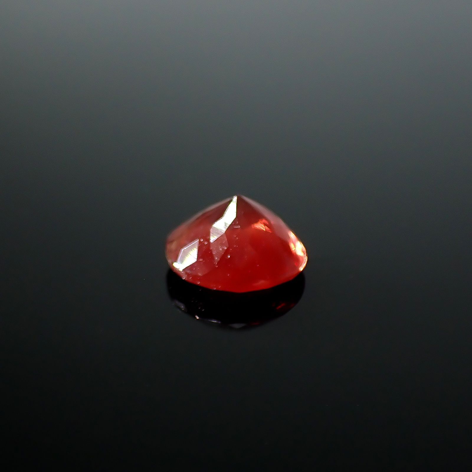 オレゴンサンストーン アメリカ・オレゴン州産 2.14ct [250931155]8.9x8.8mm前後