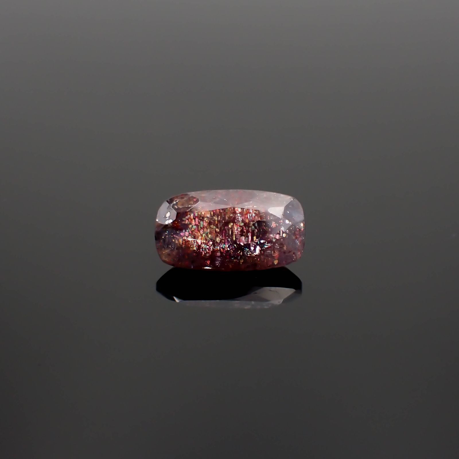 ブラッドショットアイオライト インド産 5.30ct[230522097]15.6x8.6mm前後