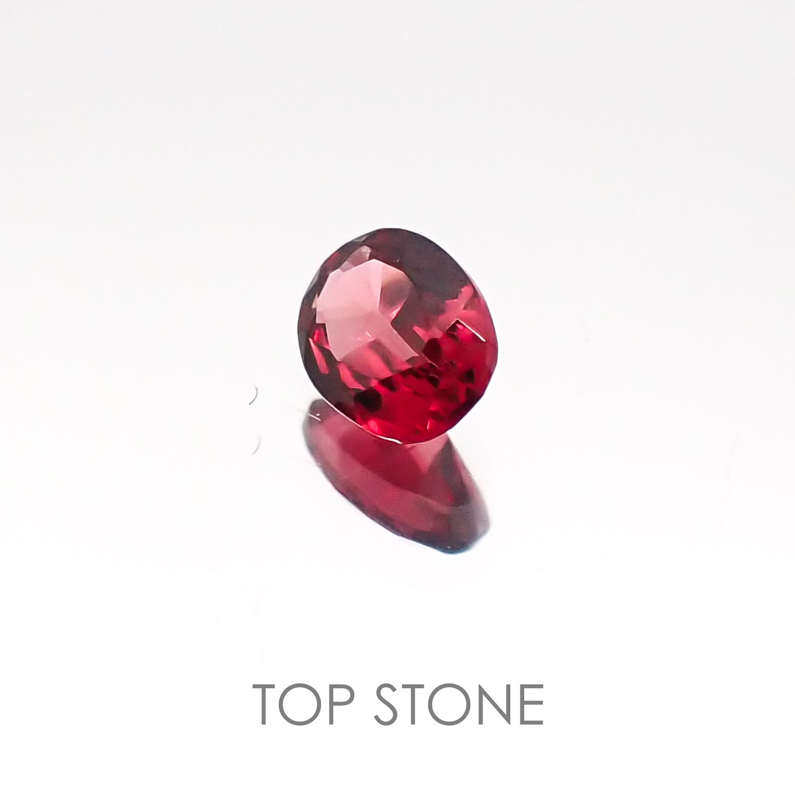 レッドスピネル タンザニア産 ルース 0.17ct[20117693]4.1×3.1mm前後