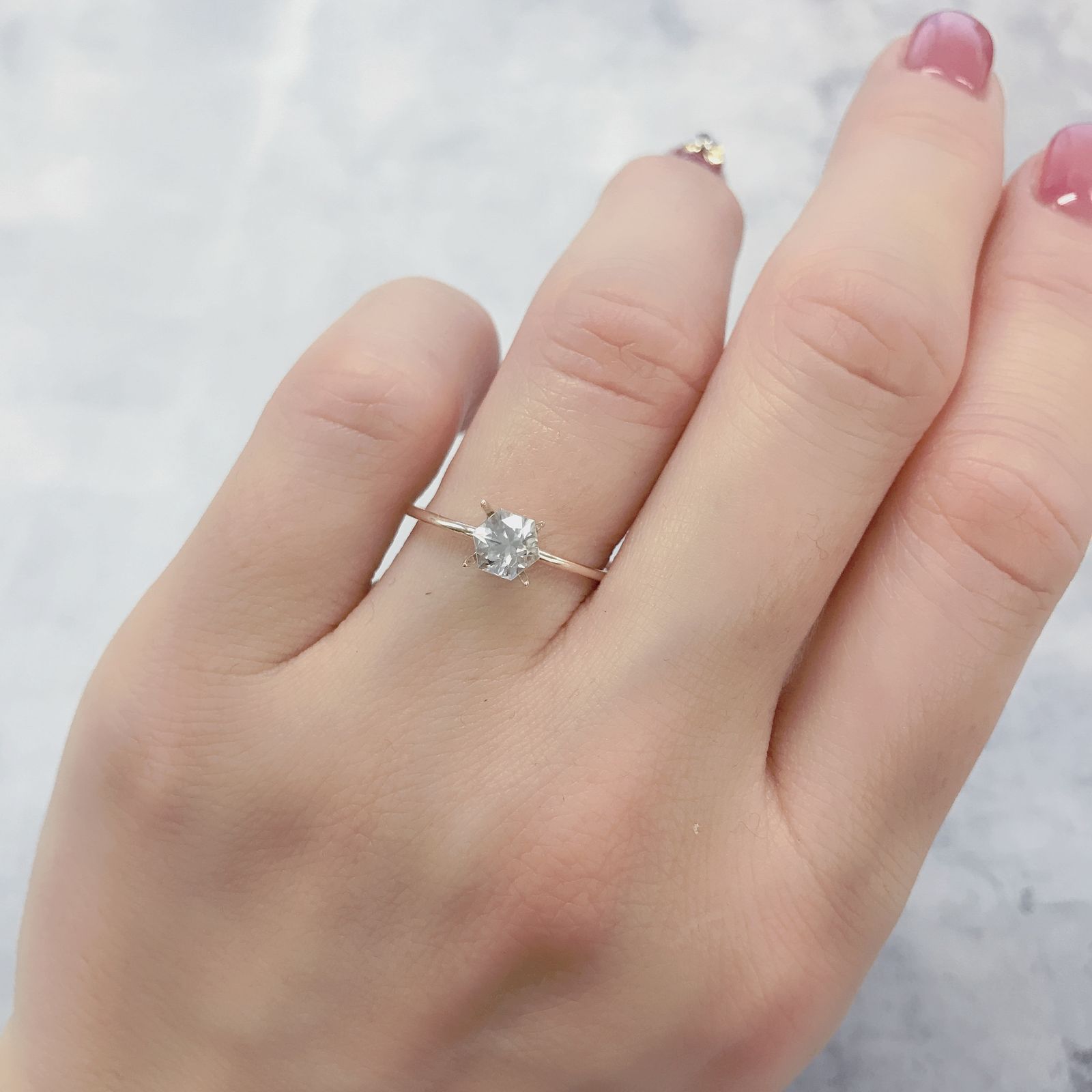 ◇ヘキサゴンカット◇カラーレスジルコン(宝石名ホワイト・ジルコン)スリランカ/カンボジア産 0.87ct 識別済[220114276]4.8x4.7mm前後