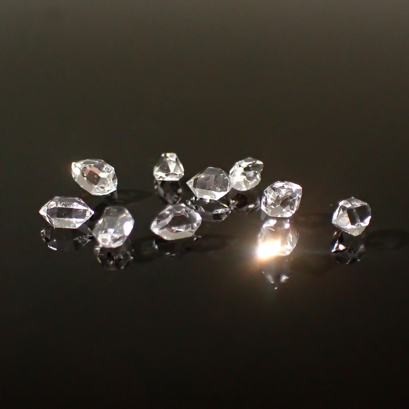 ◇メレセット◇ハーキマーダイヤモンド 原石 アメリカ・ニューヨーク州産 1.75ct / 3.8-4.6x2.1-3.3mm前後 [260231697]