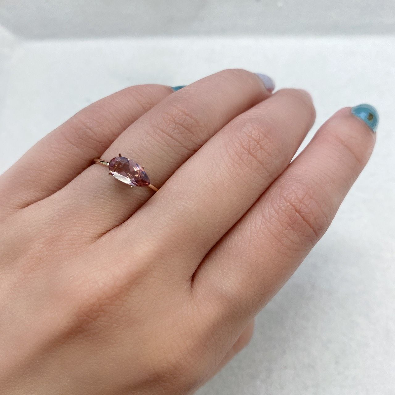 ピンクアパタイト(宝石名アパタイト) ブラジル産 0.99ct 識別済[210812459]9.5×4.9mm前後