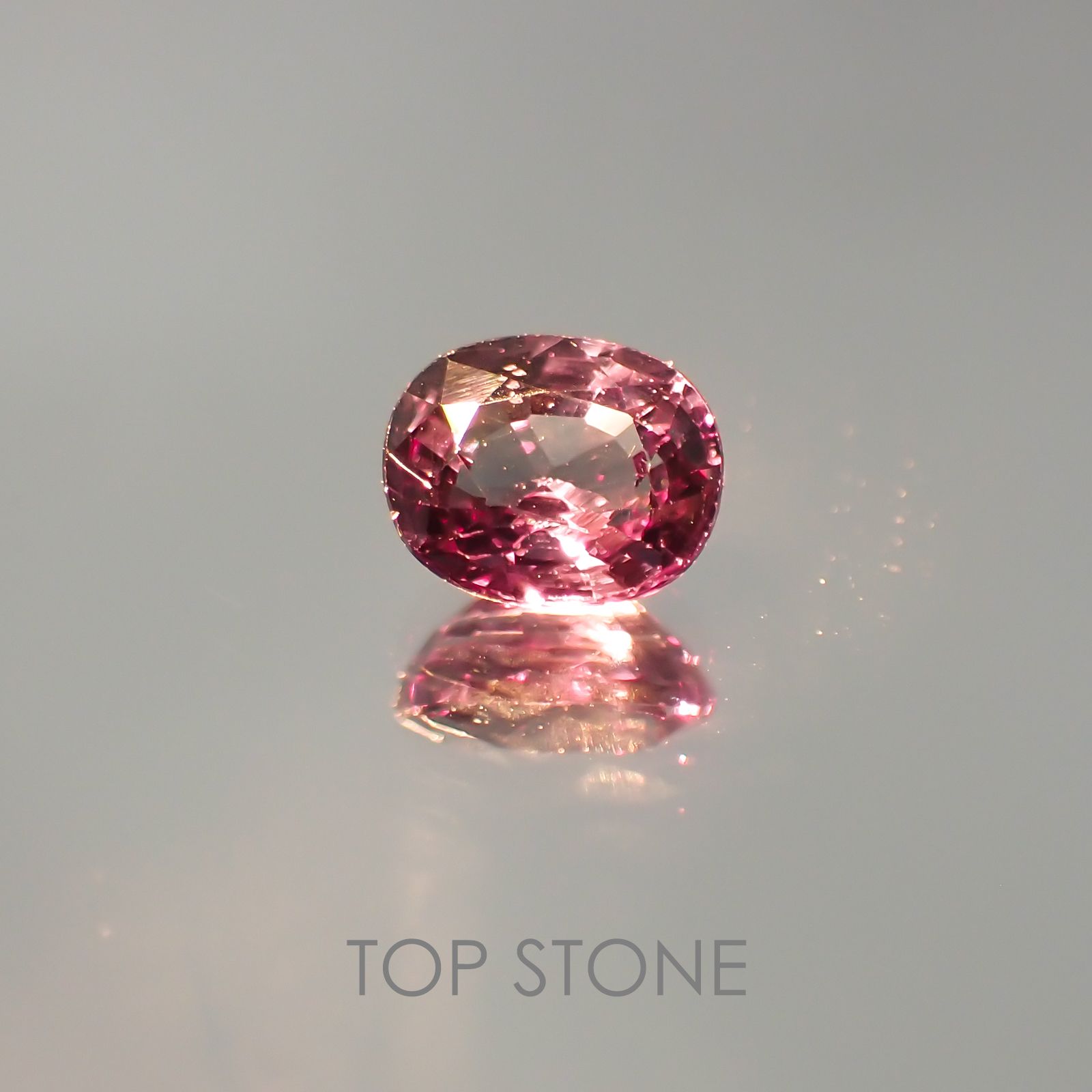 カラーチェンジガーネット(アレキタイプ) マダガスカル・ベキリー産 ルース 0.673ct[21019478]5.6×4.5mm前後