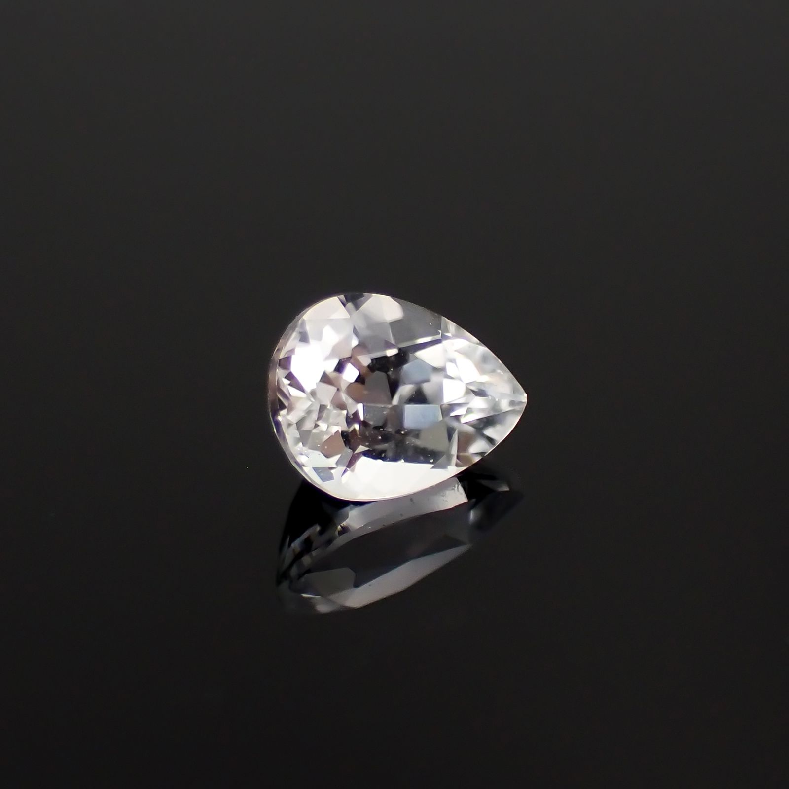 フェナカイト(宝石名フェナカイト)ブラジル産 0.66ct 識別済[230923396]6.4x4.7mm前後