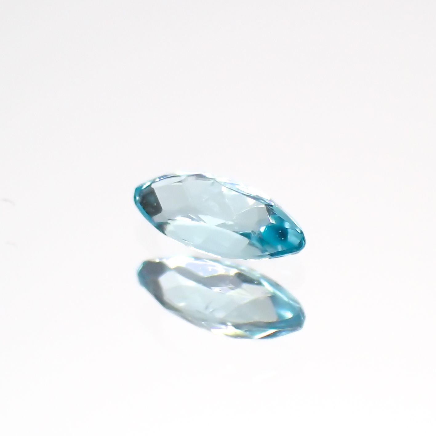 パライバトルマリン(宝石名トルマリン/別名パライバ・トルマリン)ブラジル・パライバ州バターリャ鉱山産 0.058ct 識別済[230622332]3.6x1.8mm前後
