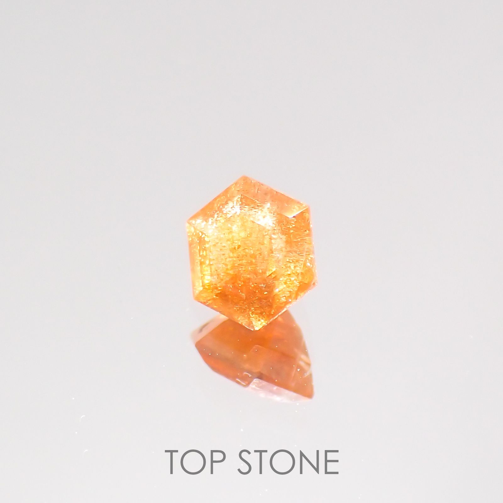 ◇ヘキサゴンカット◇イリュージョンサンストーン インド産 0.54ct[220115489]4.9x4.9mm前後