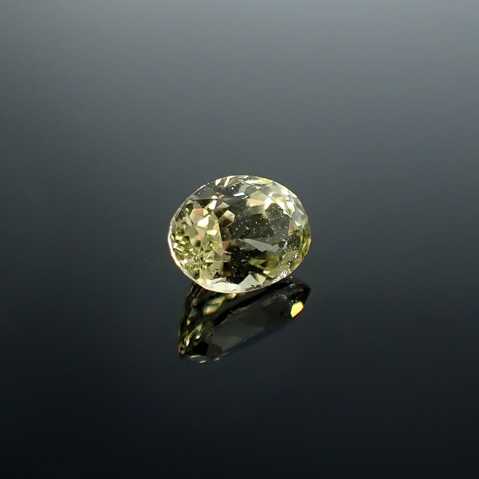 コーネルピン スリランカ産 1.15ct / 7.2x5.3mm前後 [251031233]