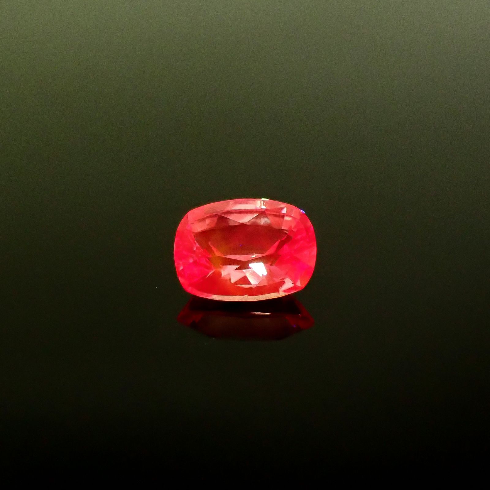 ピンクサファイア 非加熱(宝石名ピンク・サファイア)スリランカ/マダガスカル産 GIT鑑付※リカット前 2.60ct / 9x7.3mm前後 [251231536]