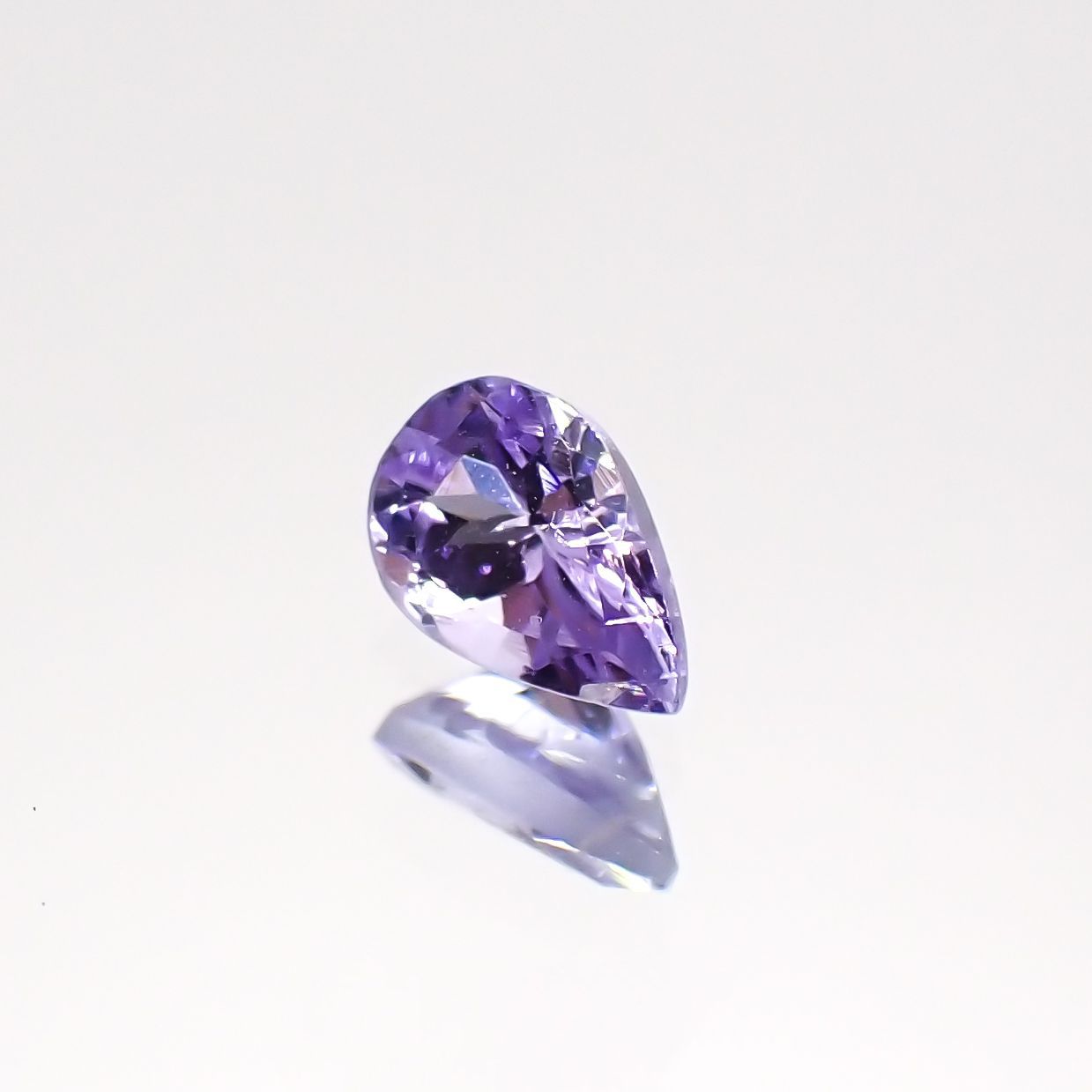 バイオレットゾイサイト(宝石名バイオレット・ゾイサイト)タンザニア産 0.45ct 識別済[220114943]6.1x4mm前後