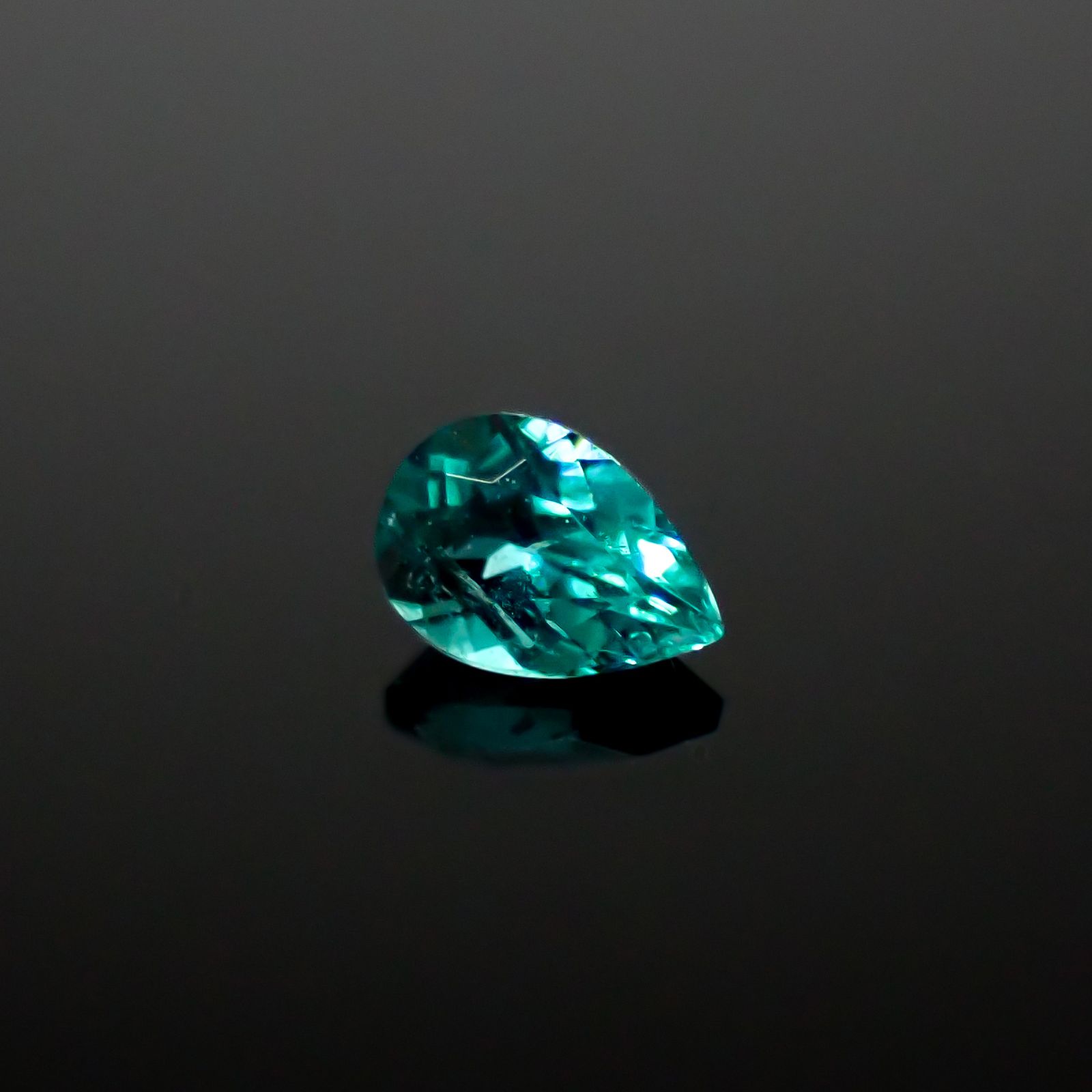 パライバトルマリン ブラジル・ムルング鉱山産 0.088ct[240928753]3.4x2.4mm前後