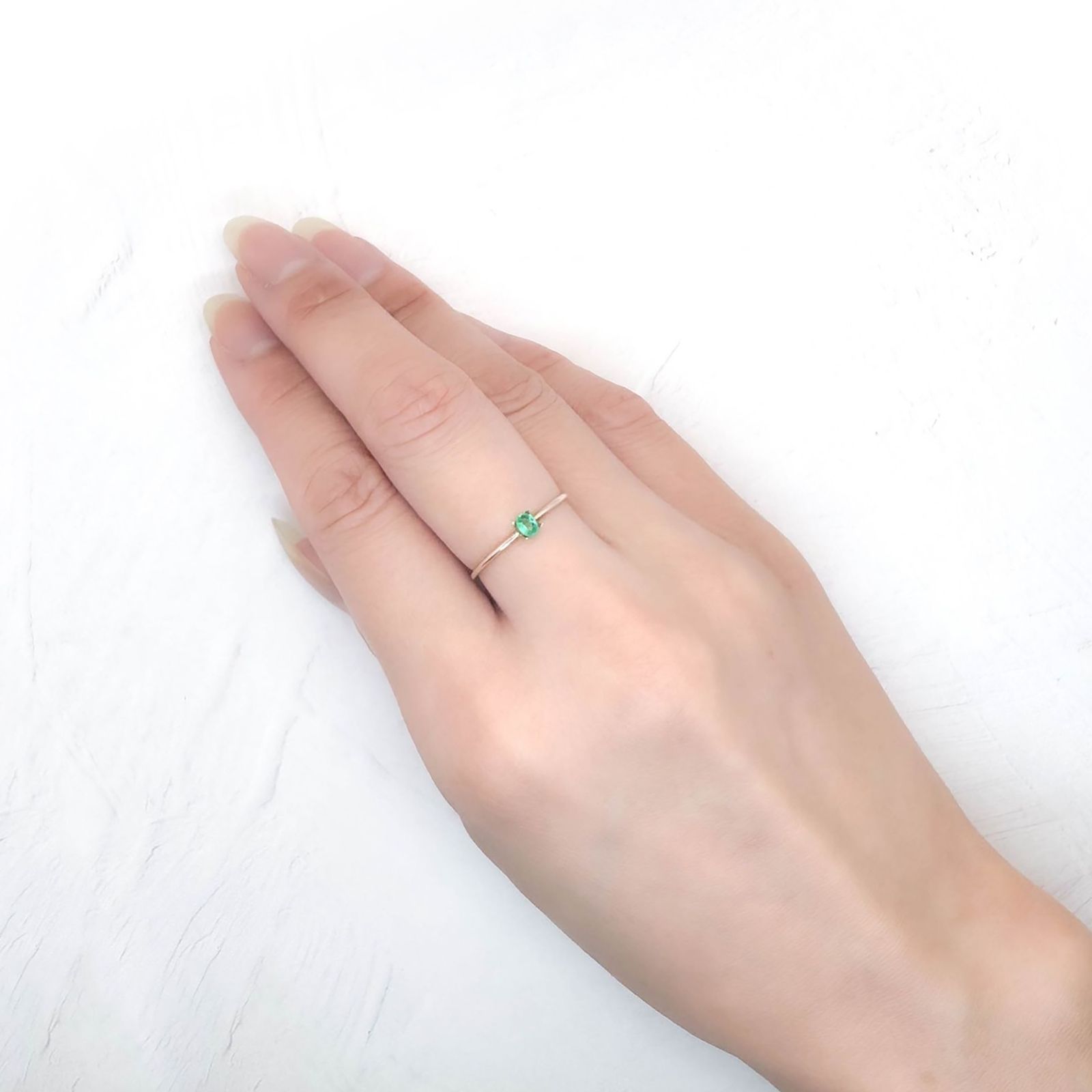 パライバトルマリン ブラジル・パライバ州バターリャ鉱山産 0.10ct / 3.4x2.6mm前後 [250931085]