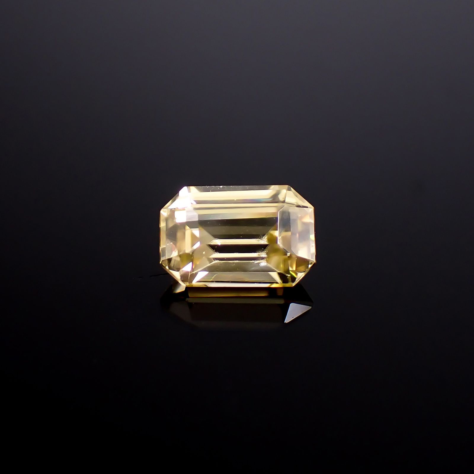 イエロージルコン スリランカ/カンボジア産 2.15ct / 8.2x5.5mm前後 [260932970]