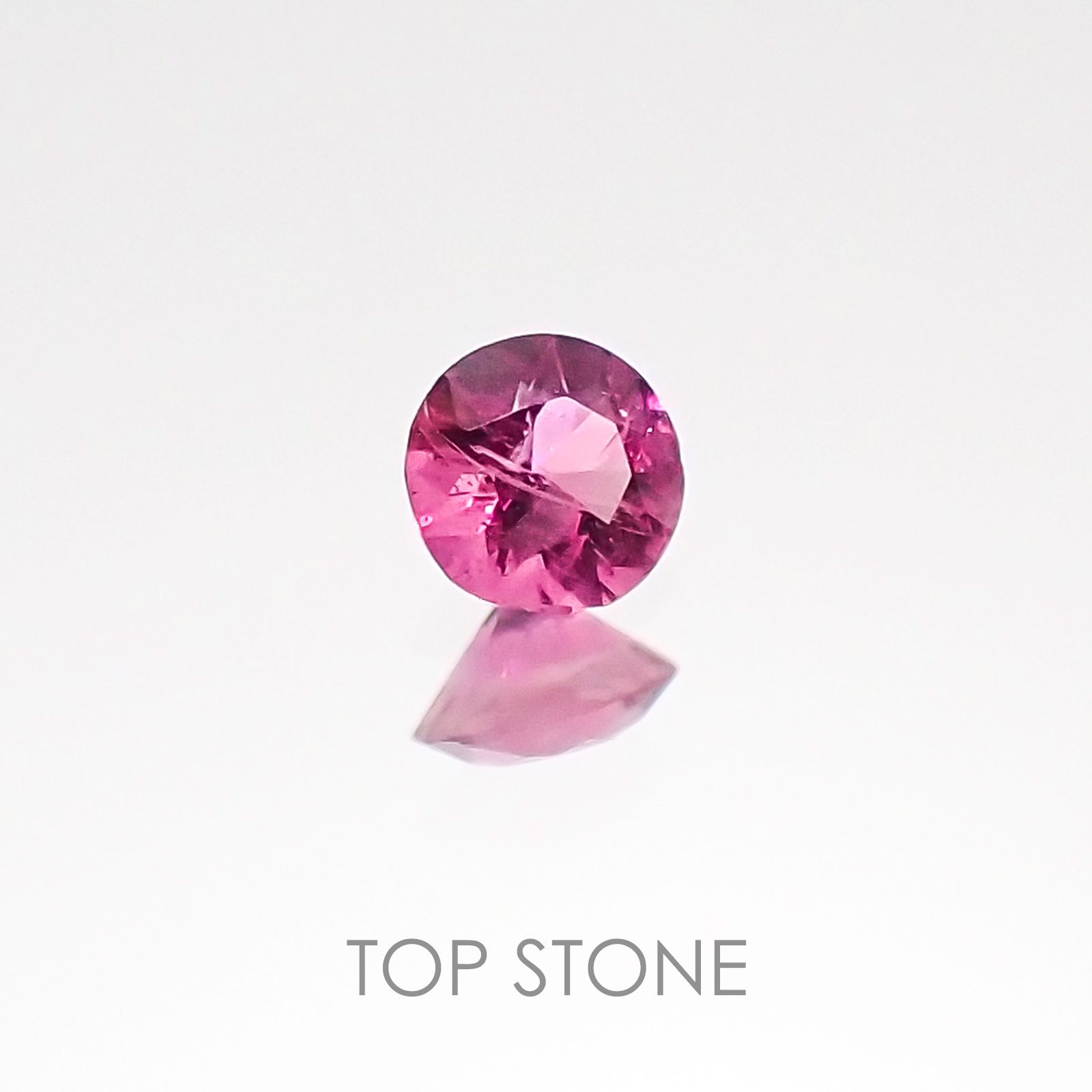 レッドベリル(宝石名レッド・ベリル) アメリカ・ユタ州産 0.042ct 識別済[20107031]2.5×2.4mm前後