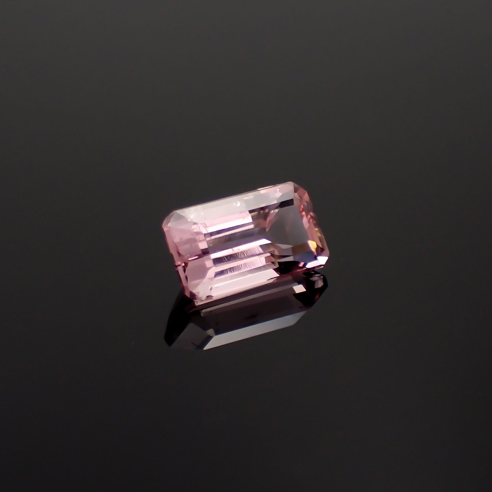 モルガナイト(宝石名モルガナイト)ナイジェリア産 1.41ct 識別済[231124113]8.6x5.1mm前後