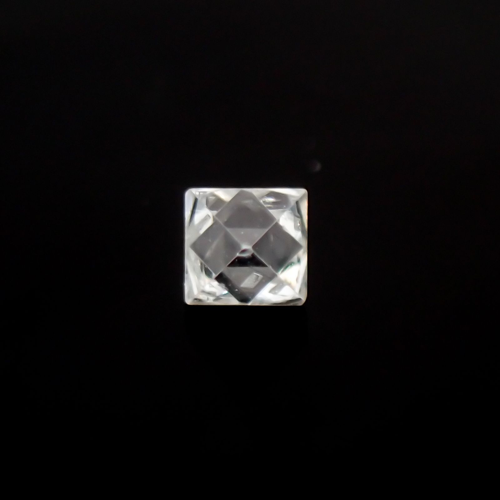 ソーヤブルダイヤモンド 原石 ロシア産 ルース 0.04ct[210410560]2.4×2.3mm前後