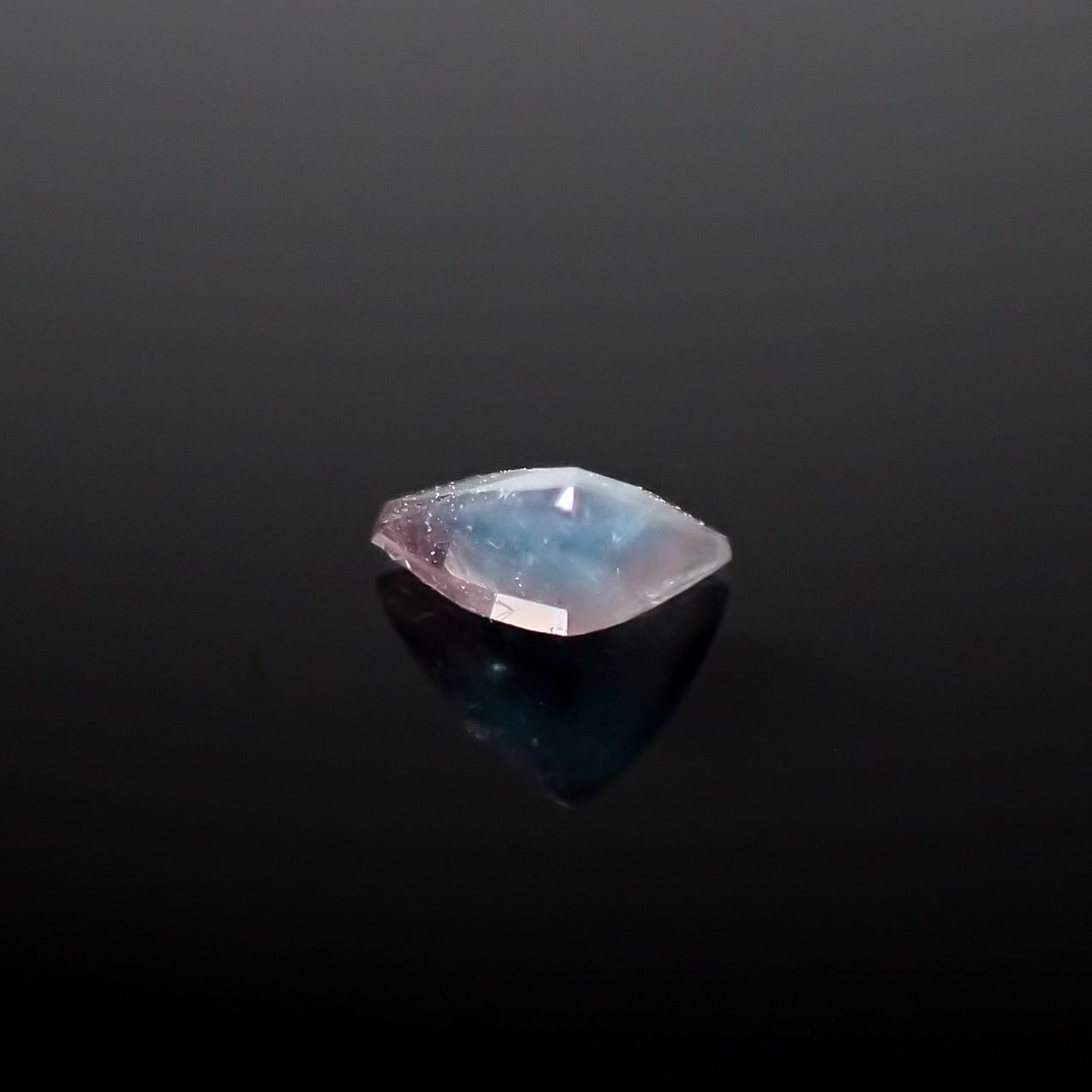 バイカラーパライバトルマリン 非加熱 ブラジル産 0.21ct [241129454]3.4x5mm前後