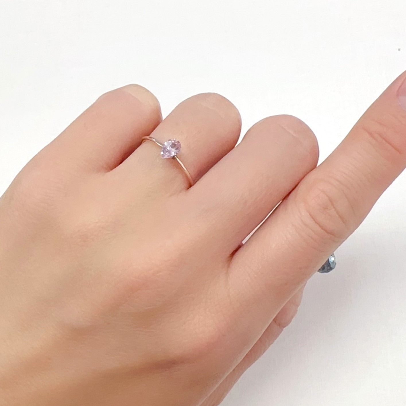 ピンクサファイア(宝石名サファイア)スリランカ/マダガスカル産 0.40ct 識別済[240226311]5.7x3.8mm前後