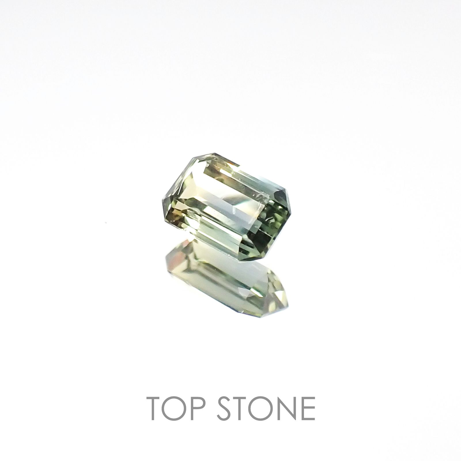 バイカラーサファイア タンザニア産 ルース 0.24ct[20106687]4.1×2.8mm前後