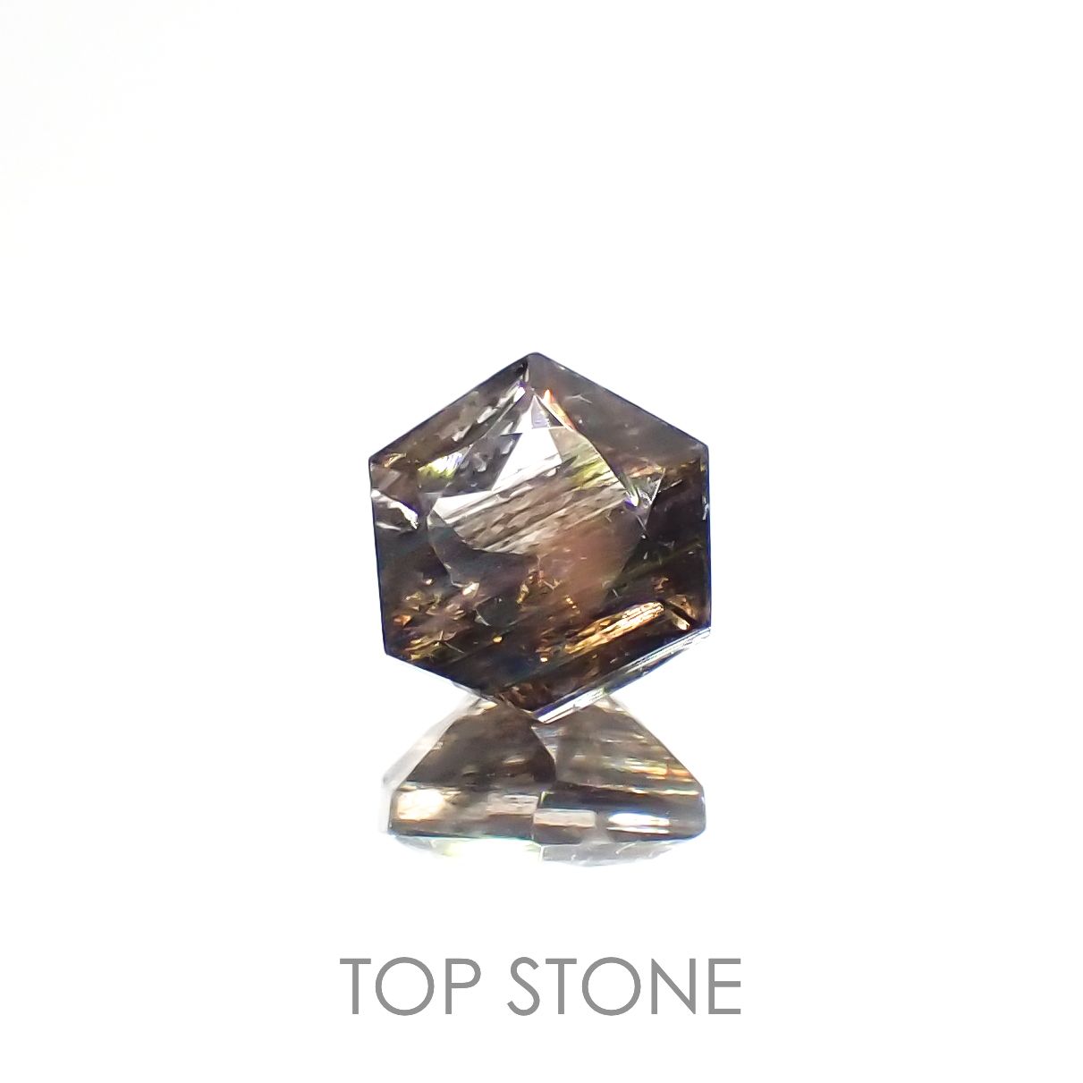 ◇ヘキサゴンカット◇レインボースキャポライト ブラジル産 0.53ct[230320919]4.9x4.8mm前後
