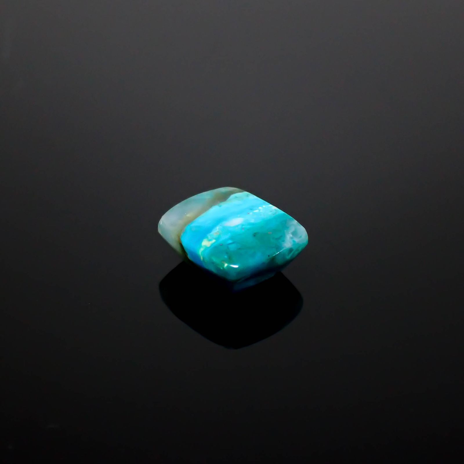 ブルーオパール ペルー産 6.77ct [250430257]12.9x11.6mm前後