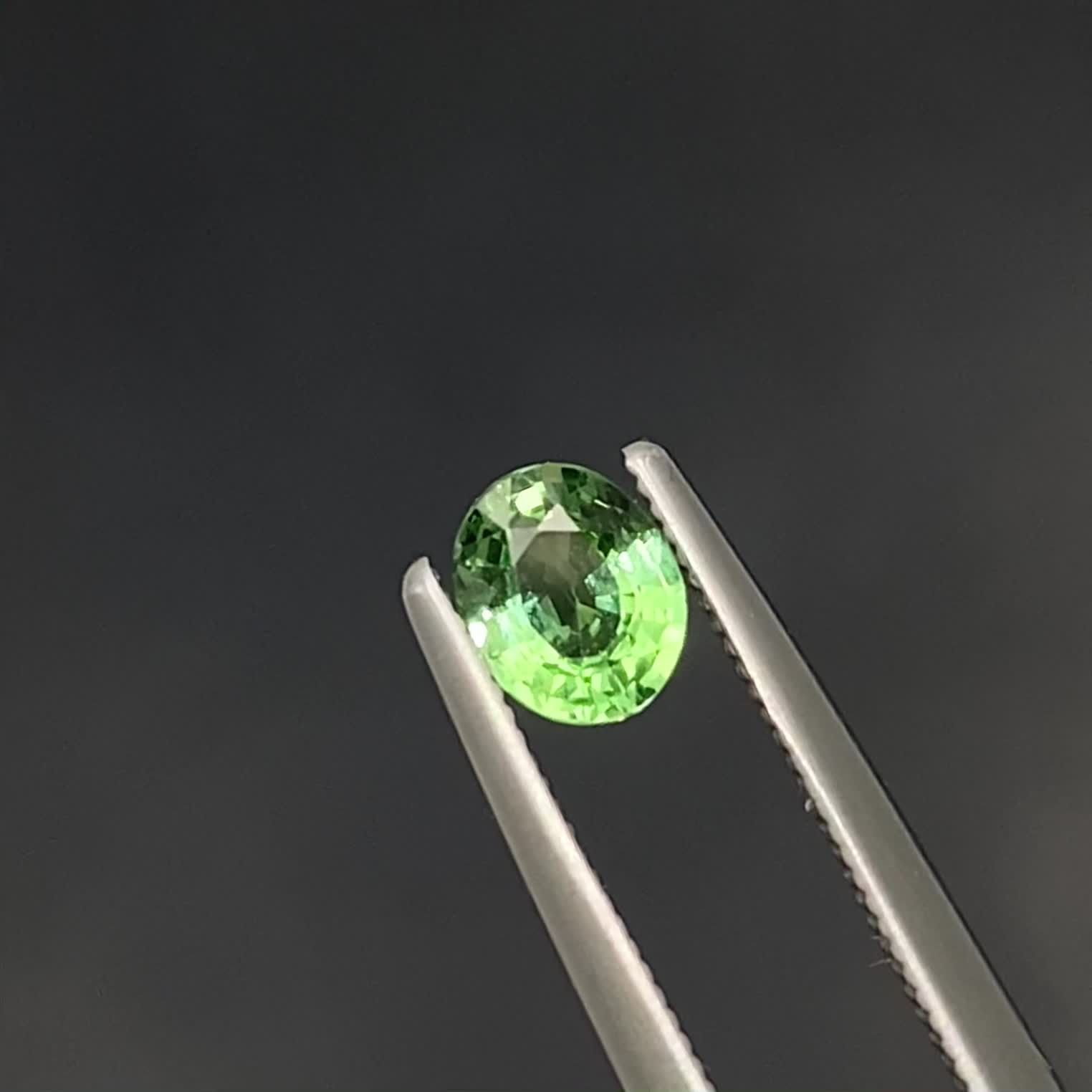 天然石　ミントガーネット ミントガーネット(宝石名ガーネット)タンザニア産 0.43ct 識別済
