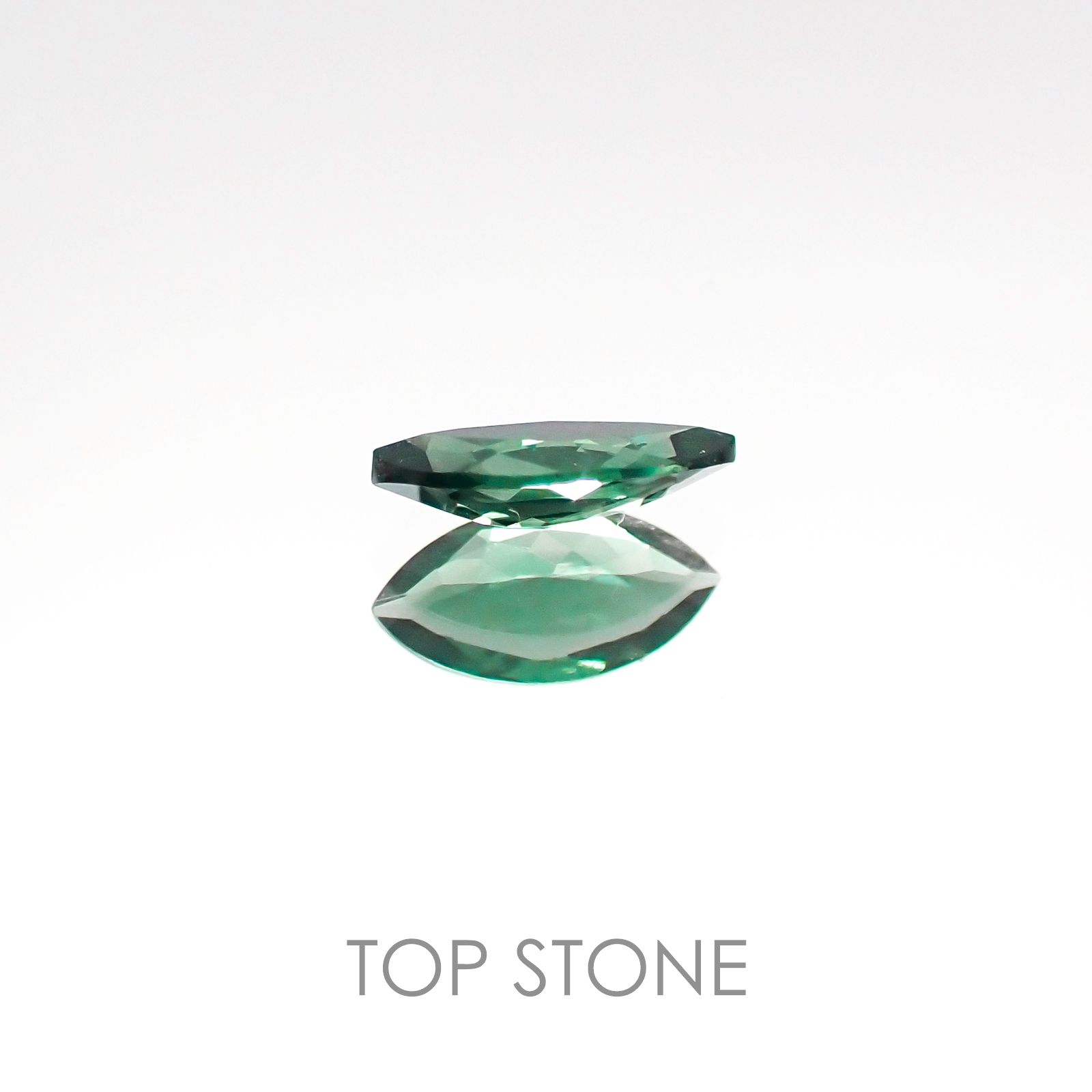 カラーチェンジガーネット(アレキタイプ)(宝石名ガーネット/カラーチェンジタイプ) マダガスカル・ベキリー産 0.25ct 識別済[20106606]6.2×3.1mm前後