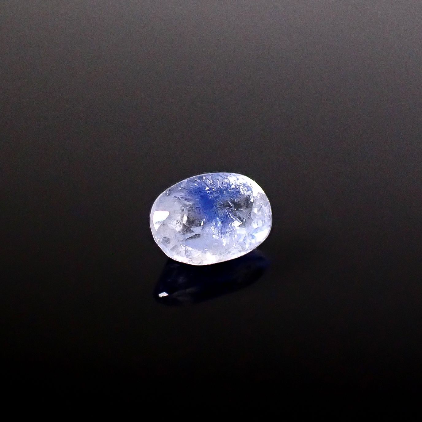 デュモルチェライトインクォーツ ブラジル産 0.69ct / 6.9x4.9mm前後 [260331847]