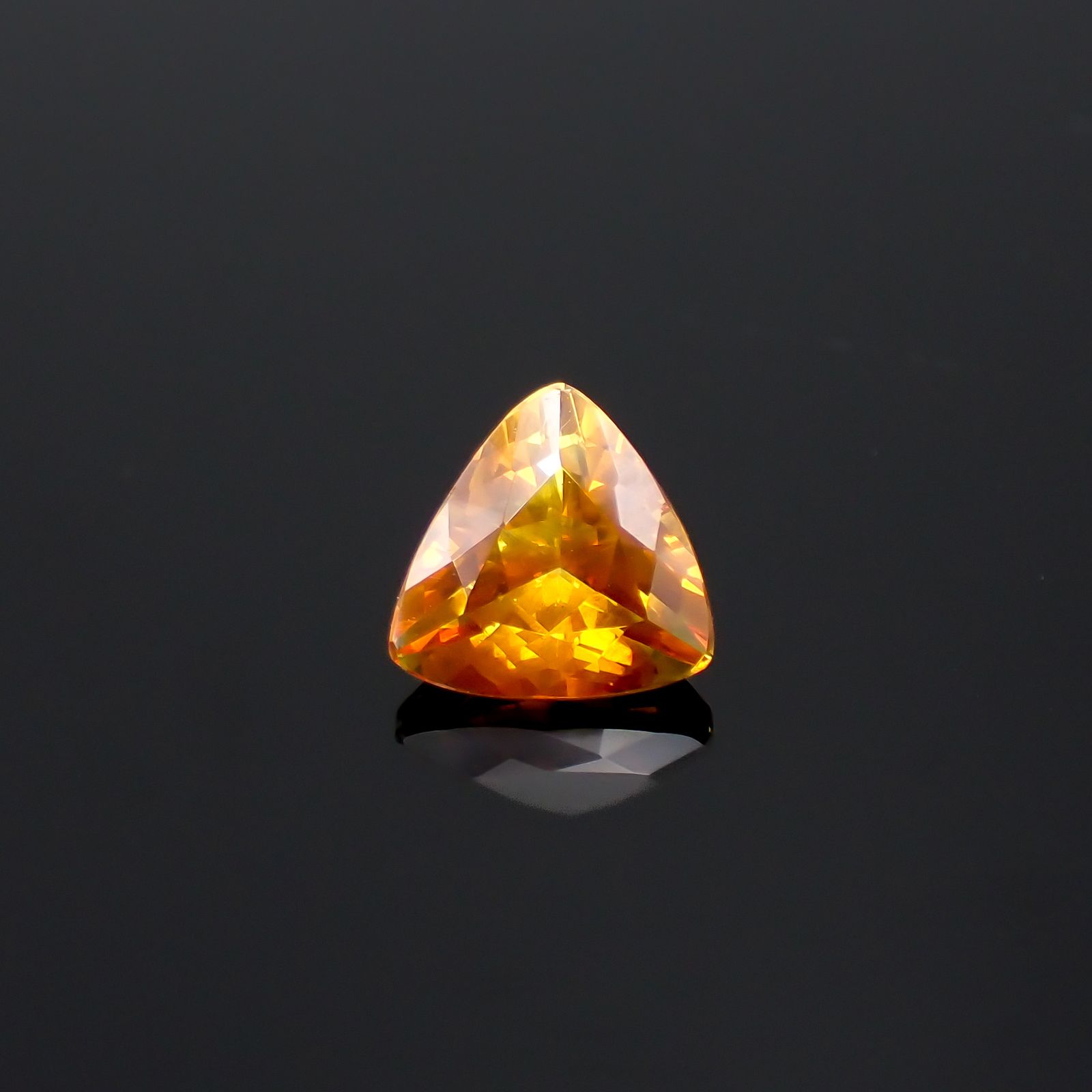 スファレライト(宝石名スファレライト)スペイン産 2.95ct 識別済[231023874]8.5x8.7mm前後