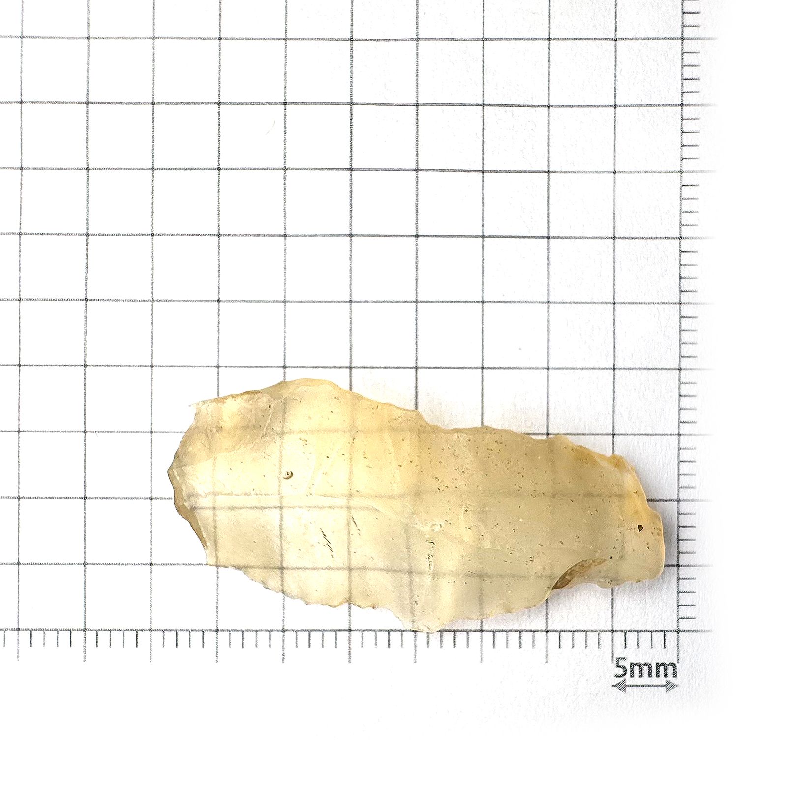 リビアングラス 原石 発見地：エジプト・リビア砂漠 11.26ct [241029287]36.7x16.8mm前後