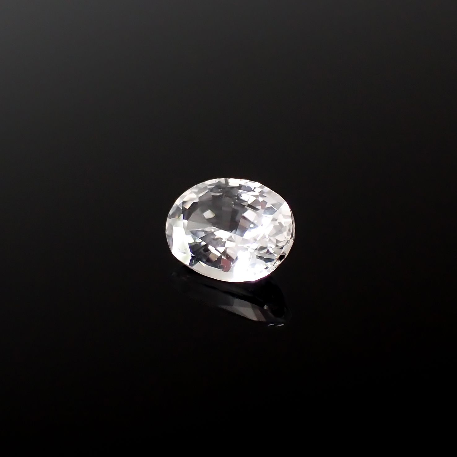 カラーレスサファイア スリランカ産 0.41ct[240527477]5.1x3.9mm前後