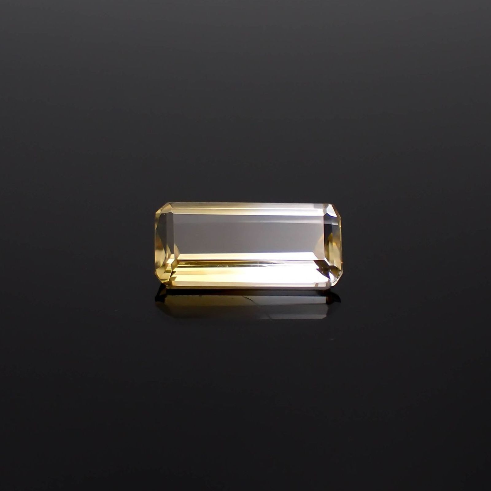 バイカラーシトリン ブラジル・ミナスジェライス州産 6.19ct / 17.1x8.1mm前後 [251026467]