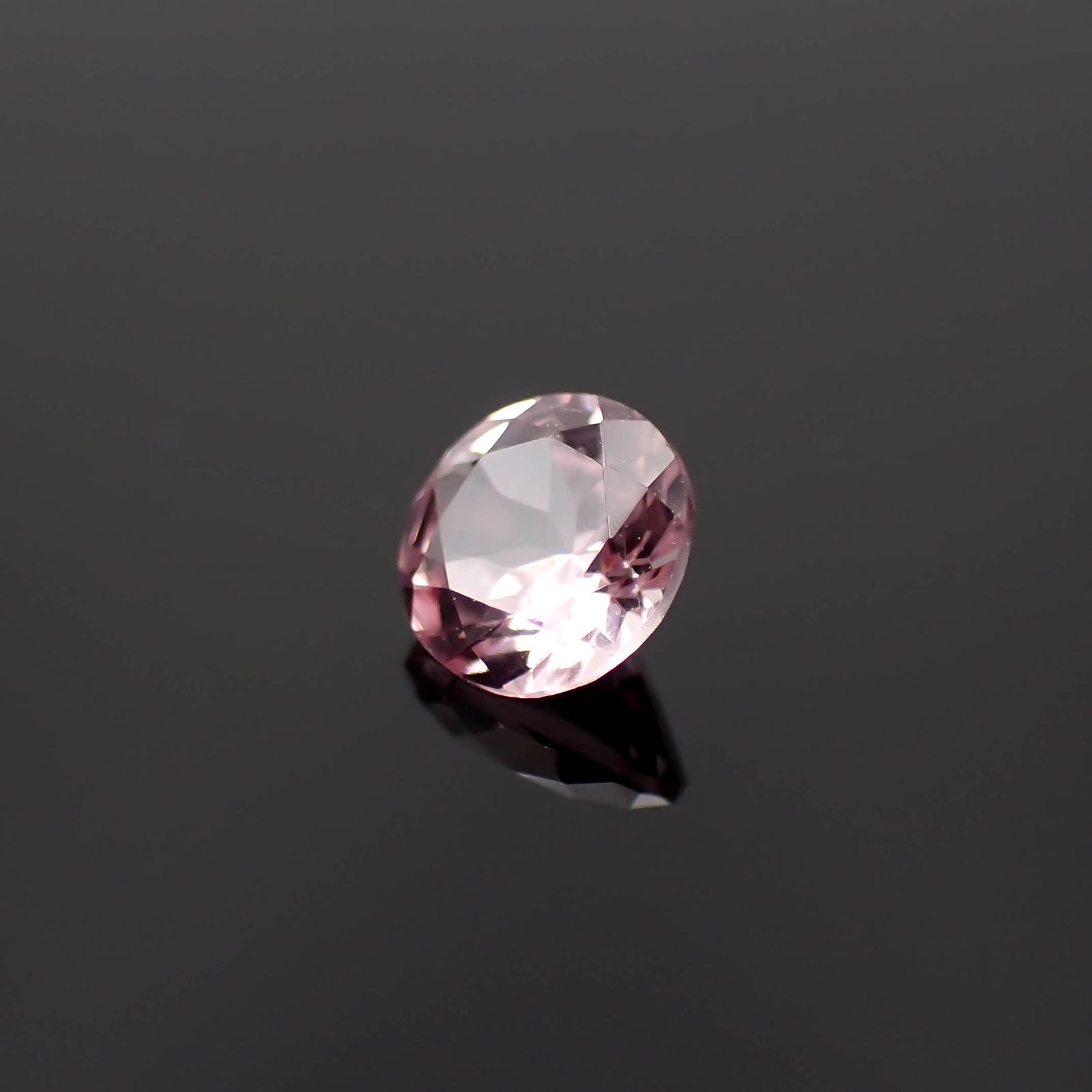 ドラゴンガーネット タンザニア産 0.51ct[230421461]4.6x4.6mm前後