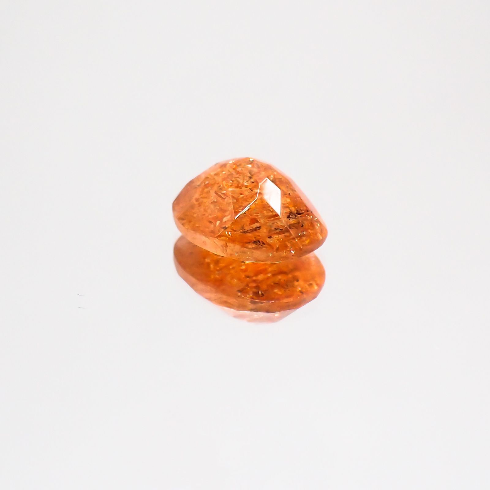 イリュージョンサンストーン(宝石名フェルドスパー) タンザニア産 1.66ct 識別済[210610871]8.9×6.9mm前後