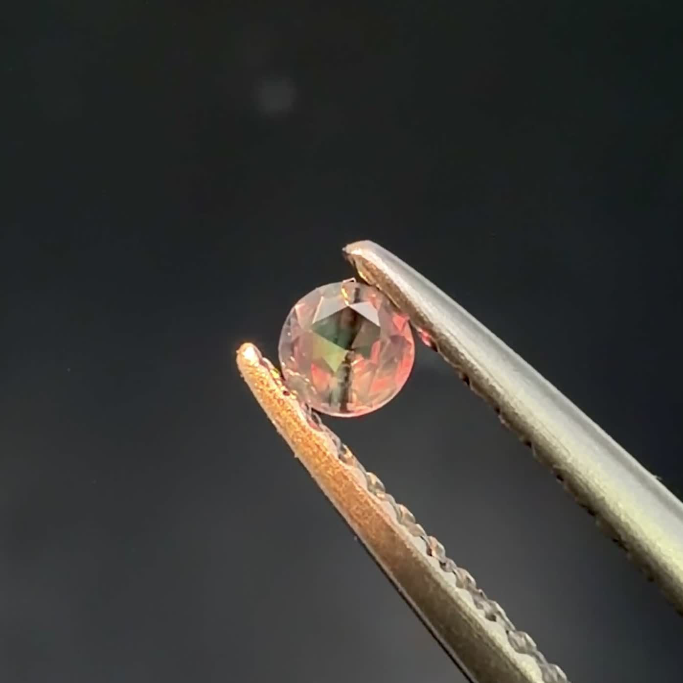 シルキーアレキサンドライト ブラジル・ミナスジェライス州ヘマチタ