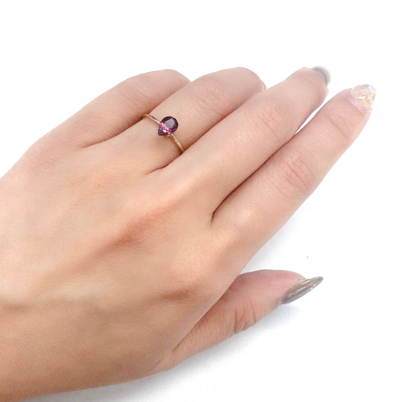 カラーチェンジマラヤガーネット タンザニア産 ルース 0.9ct[21059659]6.6×4.6mm前後