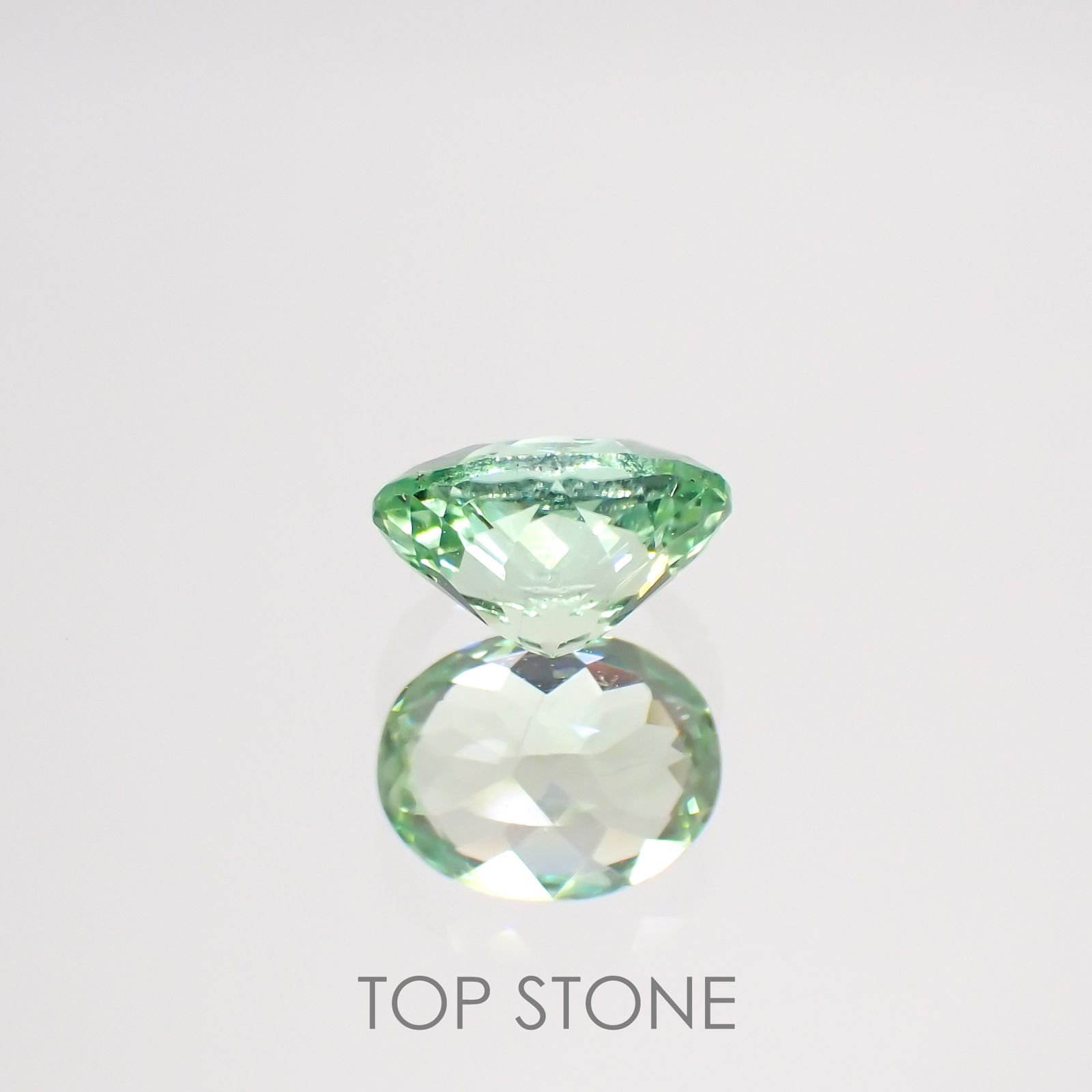 バナジウムコーネルピン(宝石名コーネルピン)タンザニア・タンガ州産 0.69ct 識別済[220115619]6.1x4.7mm前後