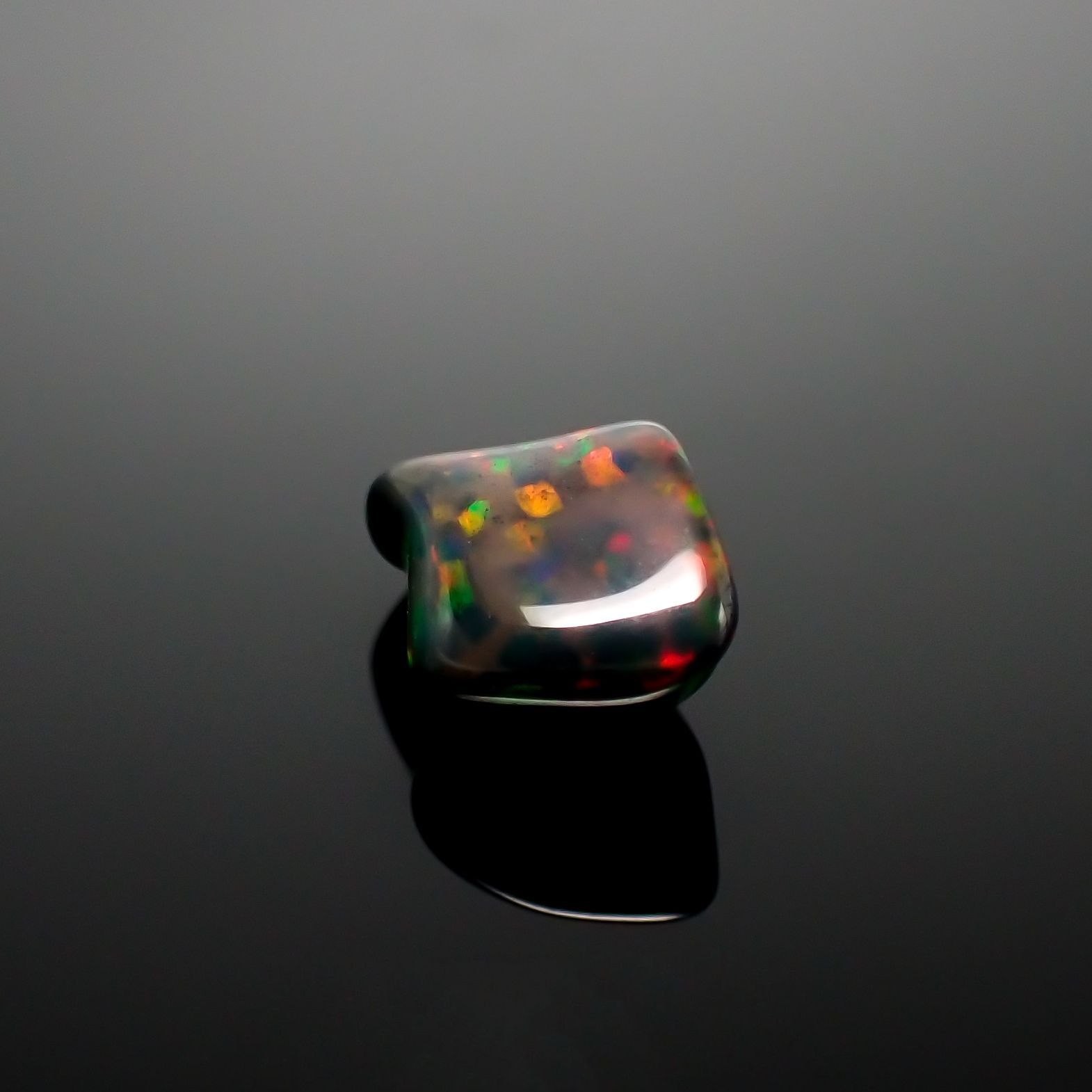 ◇バロック型◇ブラックオパール(宝石名オパール/加熱処理) エチオピア産 1.36ct 識別済[210913249]9.2×6.3mm前後