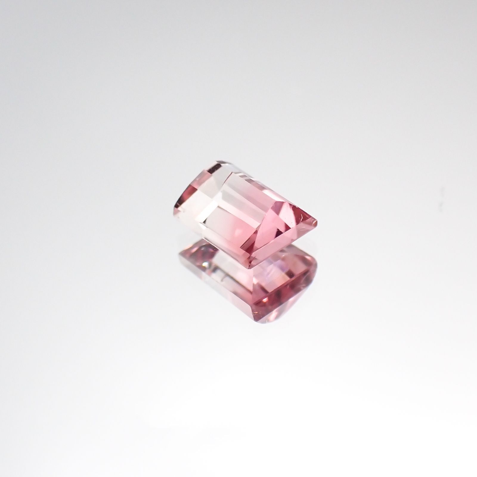 バイカラートルマリン(宝石名バイカラー・トルマリン)ブラジル産 0.86ct 識別済[230622374]5.9x4.6mm前後