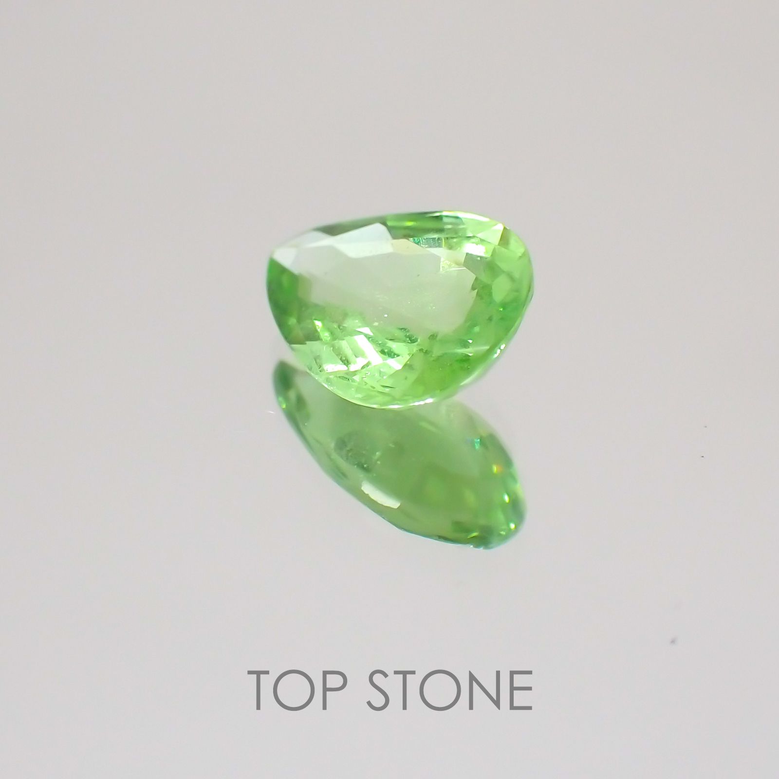 ミントガーネット タンザニア産 ルース 1.39ct[21019211]9.4×6.7mm前後
