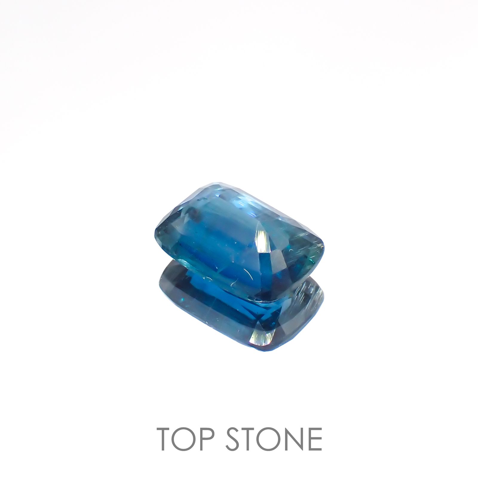 オーシャンブルーカイヤナイト(宝石名カイヤナイト)ネパール産 2.88ct 識別済[220115386]10x7mm前後