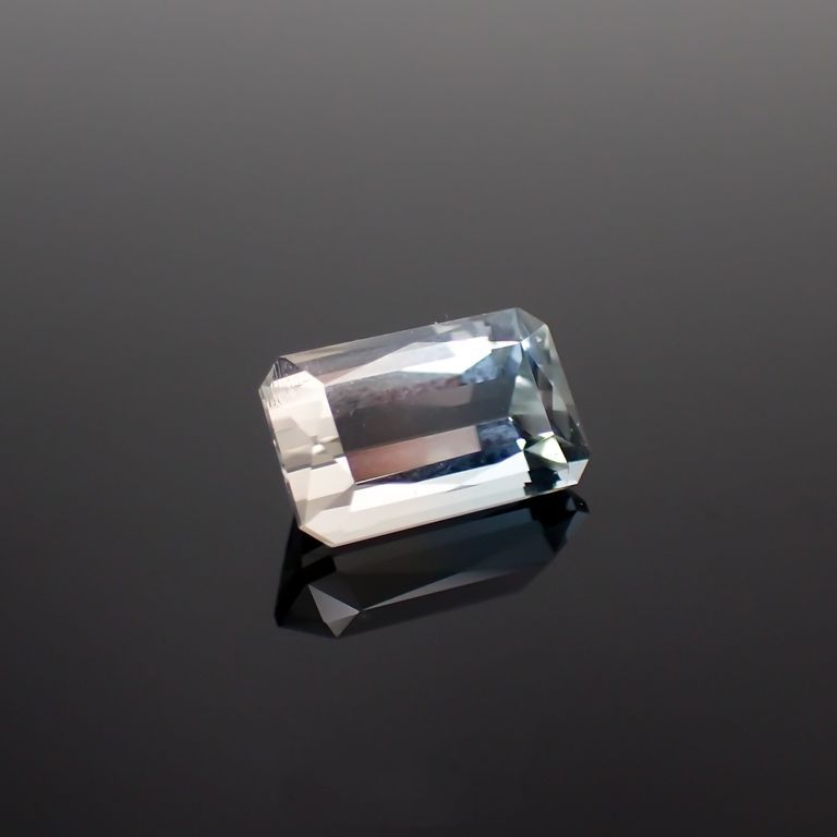 バイカラートパーズ(宝石名バイカラー・トパーズ)ウクライナ産 3.736ct ソ付(彩珠)[221018471]10.7x6.5mm前後